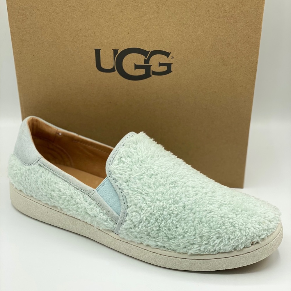 UGG RICCI SLIP ON (11) ICEBERG BLUE NO BOX
